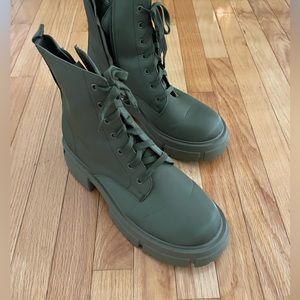Green boots with chunk heel / womens size 11